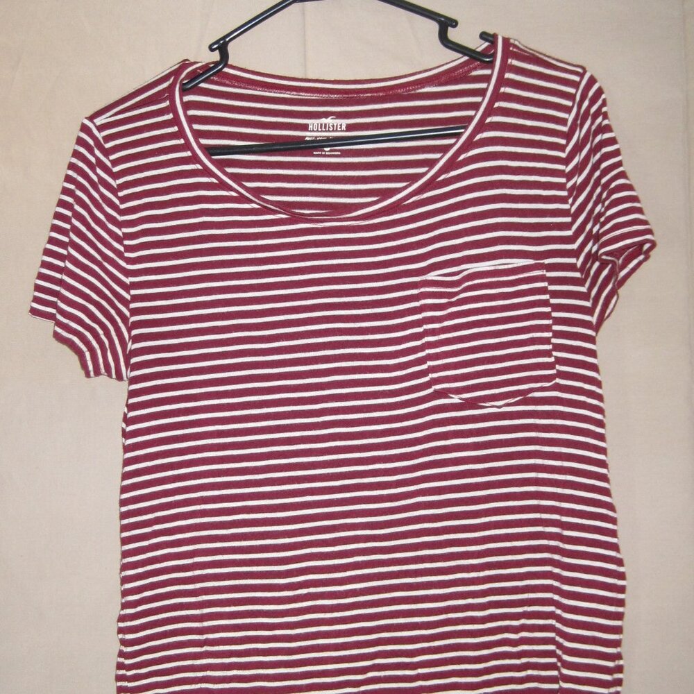 Small Hollister short sleeve T-shirt.